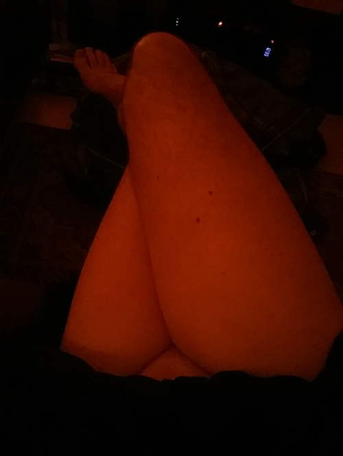 Me.@shar3dmom3ntsLate night, a long soft skirt, comfy with great sounds. I just smeared coconut oil 