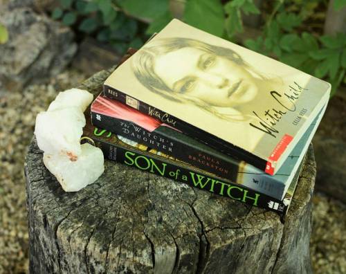 #witchyreads #books #bookstagram #booksandnature #booksandrocks #booksandplants #bookpile #amreading