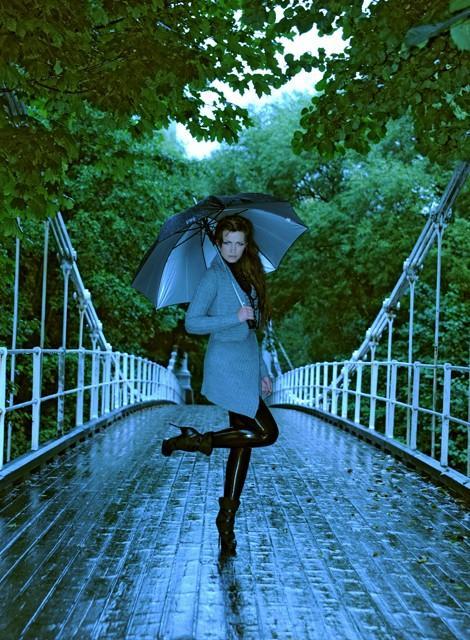 latexpics:  Pretty sure this is a photo by RhaeMare, taken right where I live. First one to name the spot gets a cookie.  Singing in the rain!Definitely not Ginger Rodgers ;)