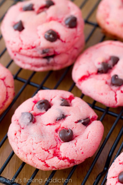 karnythia:  gastrogirl:  strawberry chocolate chip cookies.  Now I have to make these. I blame you all. 