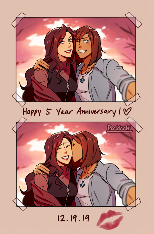 pockicchi:happy 5 yrs to my fave girls !!!! 💙💖💙💖