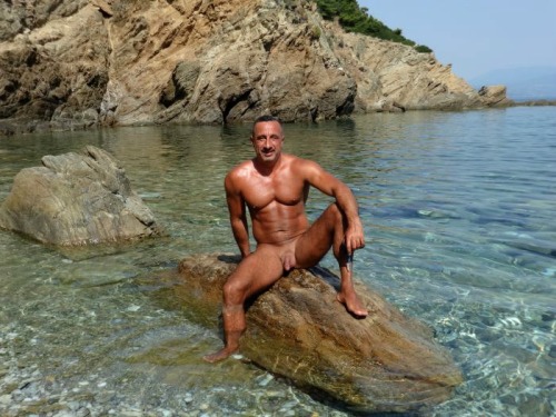 guyzbeach:More on guyzbeach, a collection of natural men naked at the beach !