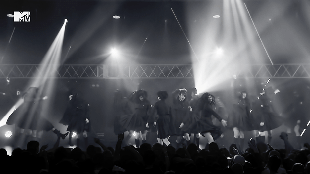 kawausotechico-caro:  170927 MTV VMAJ 欅坂46 エキセントリック 平手友梨奈