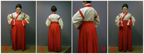 Tutorial of how to wear 襦裙( Ruqun) and 曲裾(qūjū). Quju is a type of women&rsquo;s formal hanfu (tradi