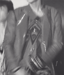 chanrelia:So.. I was watching Luhan fancam and… Chanyeol’s glorious crotch appeared