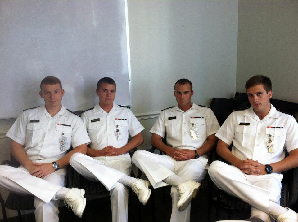 dalhyp:  Theyâ€™ve been hypnotized to do whatever the guy on the right does.