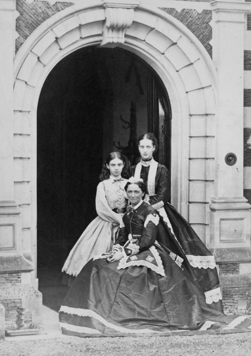 teatimeatwinterpalace: The Princess of Wales with sister Princess Thyra of Denmark and mother Louise