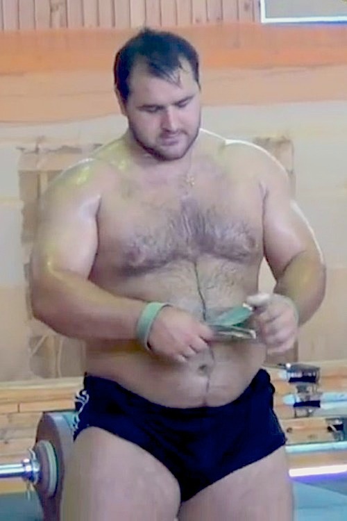 xxxxxljock:Rusian Albegov 6′4″ 324 Russian Weightlifter