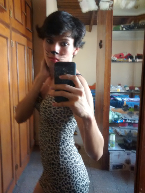 adorablekittybutt:  adorabledorkkitty:  I know my makeup is not the best and  I’m not too