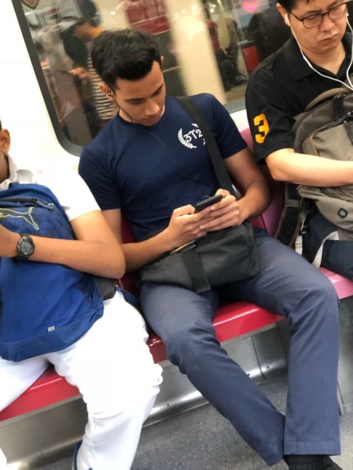 boycutes-world: thorbaek: silent-cam: Cute Malay guy. Anyone knows who is he? Hot #malayboy I see hi