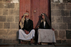 biladal-sham:  Men chat while sitting in front of their house in the old city of Sanaa, Yemen. Hani Mohammed/AP