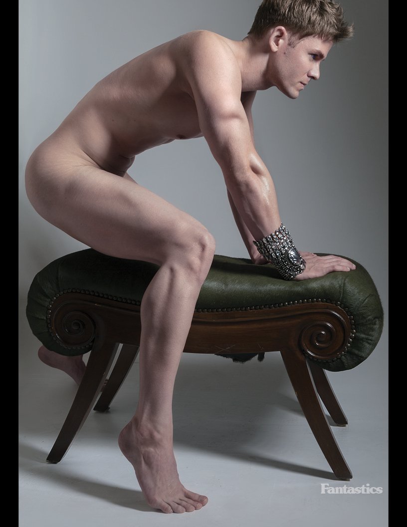 dannyboi2nudemen:  siroyagihkd: “Statement Piece” by Fidel Gonzalez for Fantastics