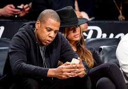 ikonicgif:  Jay-z and Beyonce at the Brooklyn Nets vs Houston Rockets game 