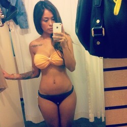 Girlsnbabes:  Hot Girls N Babes Showing Their Selfshots