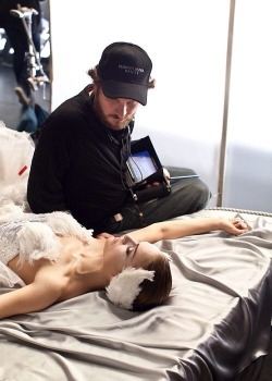 paintdeath:  Darren Aronofsky and Natalie Portman on the set of Black Swan 