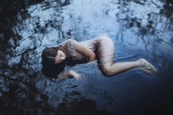 notesofautumn:  Dead In The Water by TJ—Drysdale