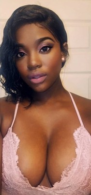 kingjazziedad:  DeliciouslySexy. Curvy. Busty'Loose BigTittyMamiMs Jada_Regnant. 🇯🇲 Jamaican 💜❤️