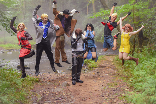 emeraldlatias:klepto-maniac0:atarostarling:backofbeyondcosplay:Our group got our photos back from ou