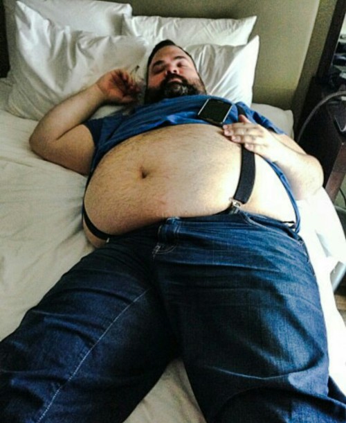 congrats-youreattractive:  musipal:  tummy toosday (photo by @osoart)  Very handsome and charming :) 