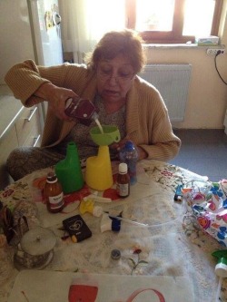 creativenothing:  Mother preparing anti-teargas