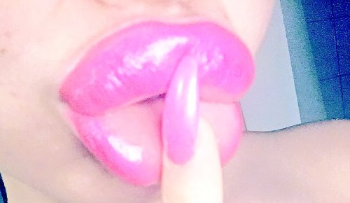 plastic-lover: Don’t talk, just get your lips filled