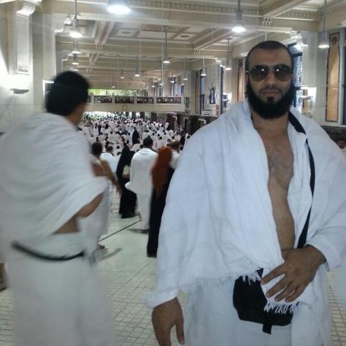 arabstudfucker: needmuslimcock:I wanna go under his white thawb and suck his dick and eat his halal 