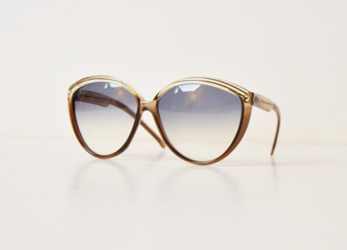 1970′s Cateye Sunglasses //twinheartsvintage