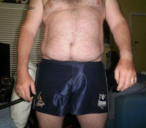 cacorrosblog: (vía footiecub’s Gallery : Melbourne Storm rugby shorts) www.solutionsya.