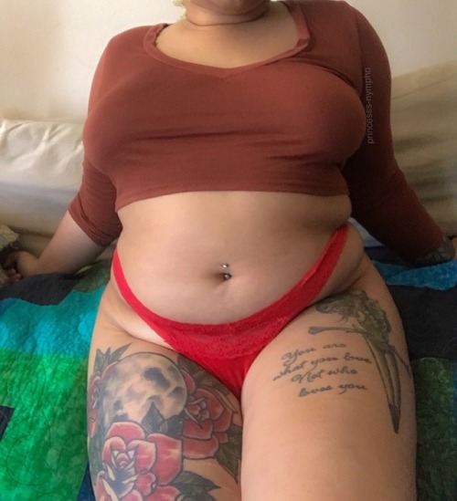 princesss-nympho:Roses pretty redShe love to keep it going, playing with my head  private sna