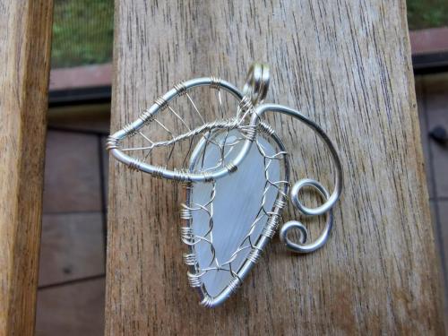 Leaf with vines pendant made with a moonstone :).You can order it at my Etsy shop: https://etsy.me/2