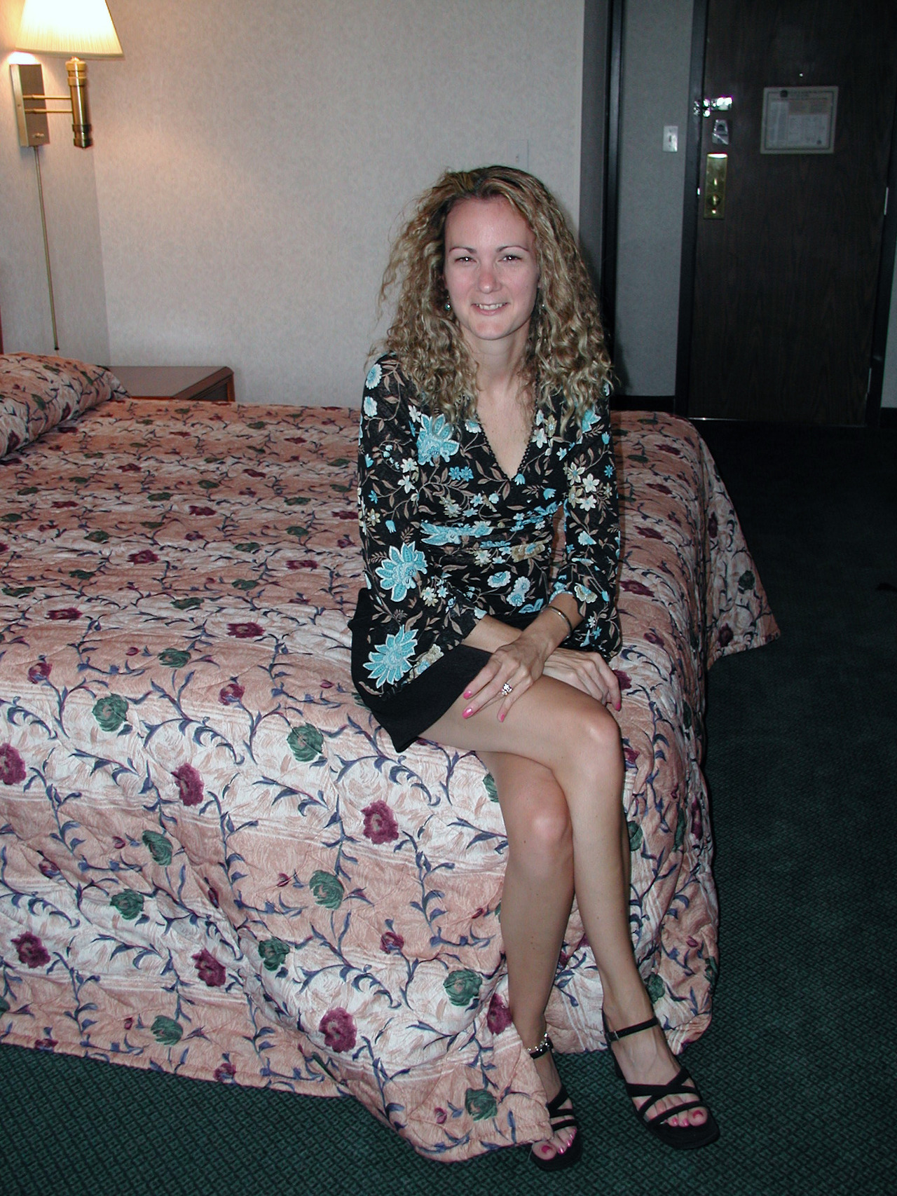 greeneyesnthickthighs: antonymofdusk:  Going out for cock in hotels 15 years ago