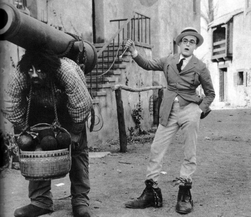 Why Worry?, 1923. In giant&rsquo;s shoes, and with his &ldquo;slave of the lamp,&rdquo; 