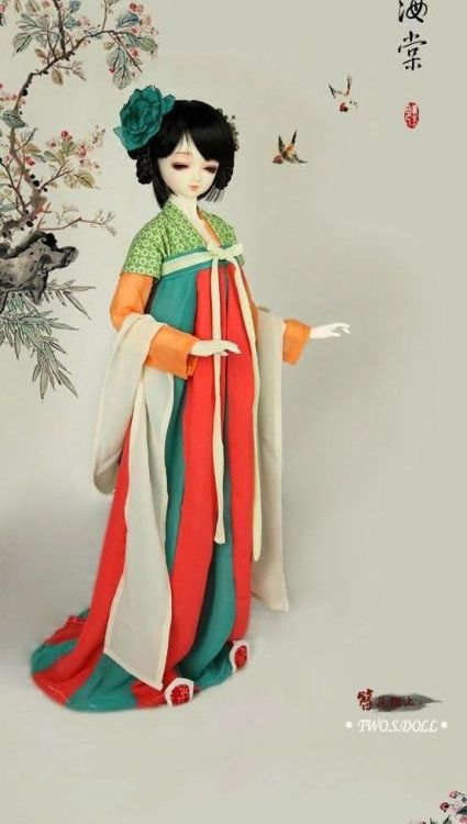 Chinese Dolls Series 1/? Dolls dressed in Tang Dynasty-style hanfu (han chinese clothing) via 徐