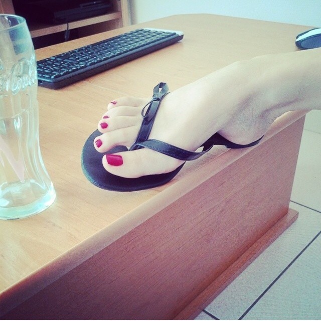 ifeetfetish:  Beautiful feet of this @lovelyfrenchfeet 👣😍👣😍👣😍 #feet#beautifulfeet#footfetish#redtoes#sexyfeet#gorgeousfeet#feetlove#sexytoes#footmodel#pretty#soles#instafeet#longtoes#