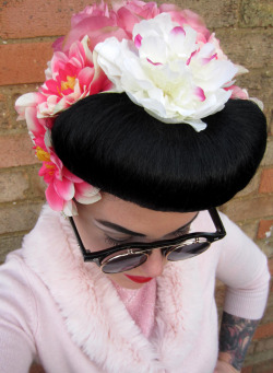 koshermuff:  My hair yesterday, flower overload.