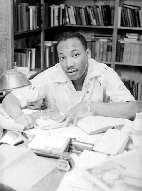 twixnmix:  Martin Luther King Jr. at home with his wife Coretta Scott   King  and their daughter Yolanda   King    in Montgomery, Alabama. May 1956.  