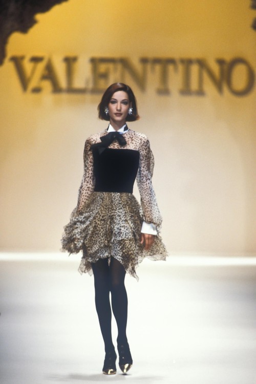 Valentino Ready-To-Wear Fall/Winter 1992.Model: Marpessa Hennink