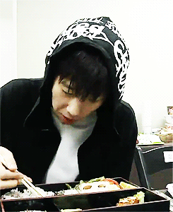 seokbebe:  nom nom gyu ;;  