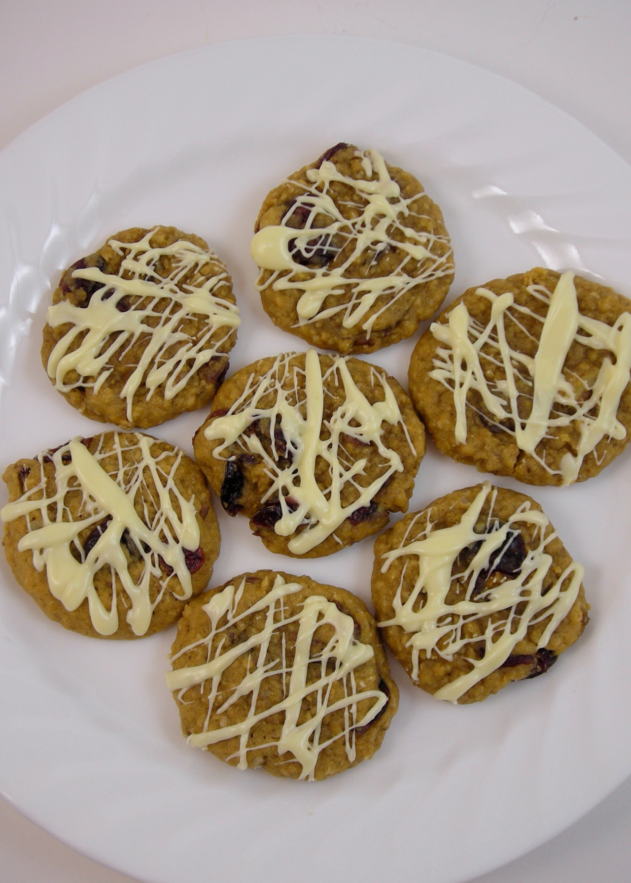 Lazy picture of Christmas cookie #5: White Chocolate Dipped Cranberry Oatmeal Cookies
Except I drizzled, not dipped. I only made these and the ginger cookies (#6) that I made last year (recipe from Cook’s Illustrated) because one of my sisters...