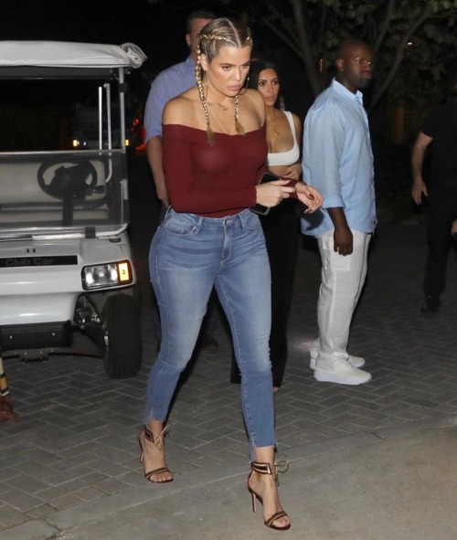 justtightjeans:Khloe kardashian