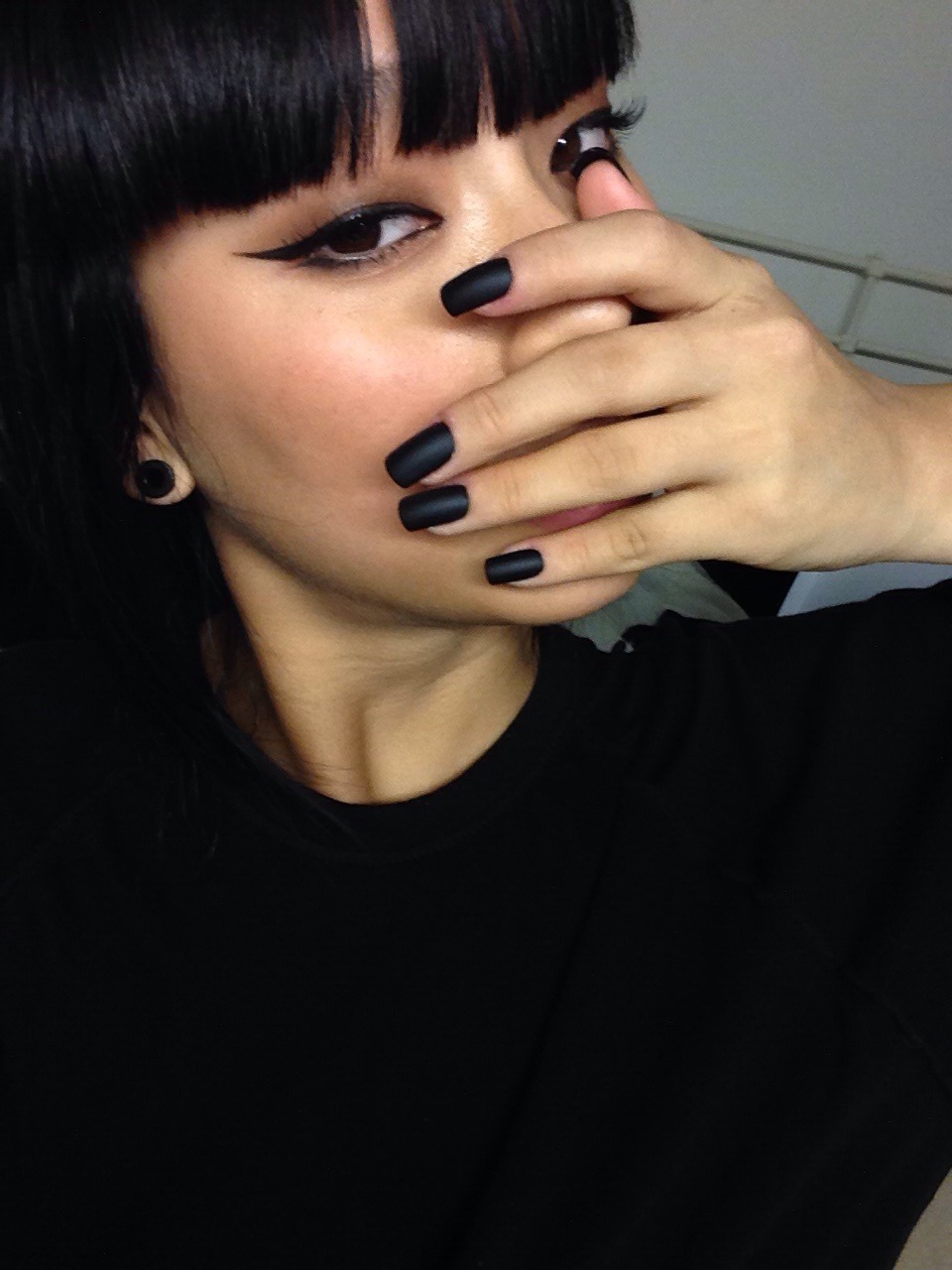 foxgrl:  tomorrow im going to paint my nails on tbe bus and completely copy that