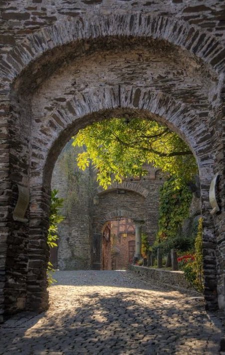 ghostlywatcher:  Castle Cochem. Germany
