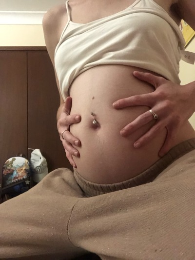 bloatedbelly424:Yay 🤤🤤 stuffed and tight 🥵 