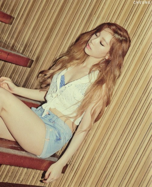 Taetiseo (SNSD) Для Holler