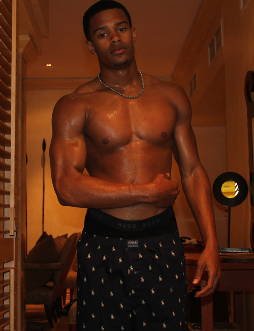 brothamanblack77:  theconsolidator: nubiannudaveritas: Meet 21 year old, 6’ 198-lbs.