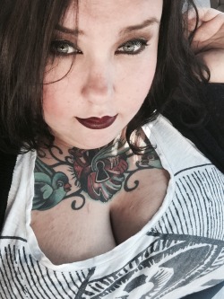 doomprincesss:  Dark lipstick for days  Sexy