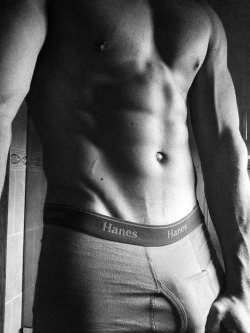 pleasantpron:  A great anon submission from one of our male followers, thank you for sharing it. -JaySee milfsfire.tumblr.com