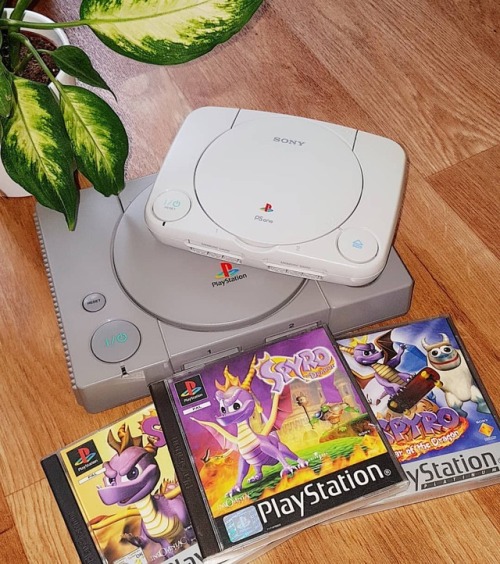 Showing a lil Spyro appreciation- feat plant #spyrothedragon #spyro #ps1 #retrogaming #playstation