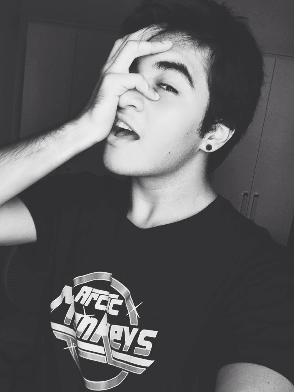 meninos-s:  Oh, that boy’s a slag..! Oii, moço :33 Dav falou pra mandar o whats,