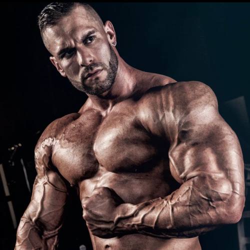 BRITISH BODYBUILDER ANDREW PICKERINGSee more: https://musclelovergr.blogspot.com/2022/03/pickering.h